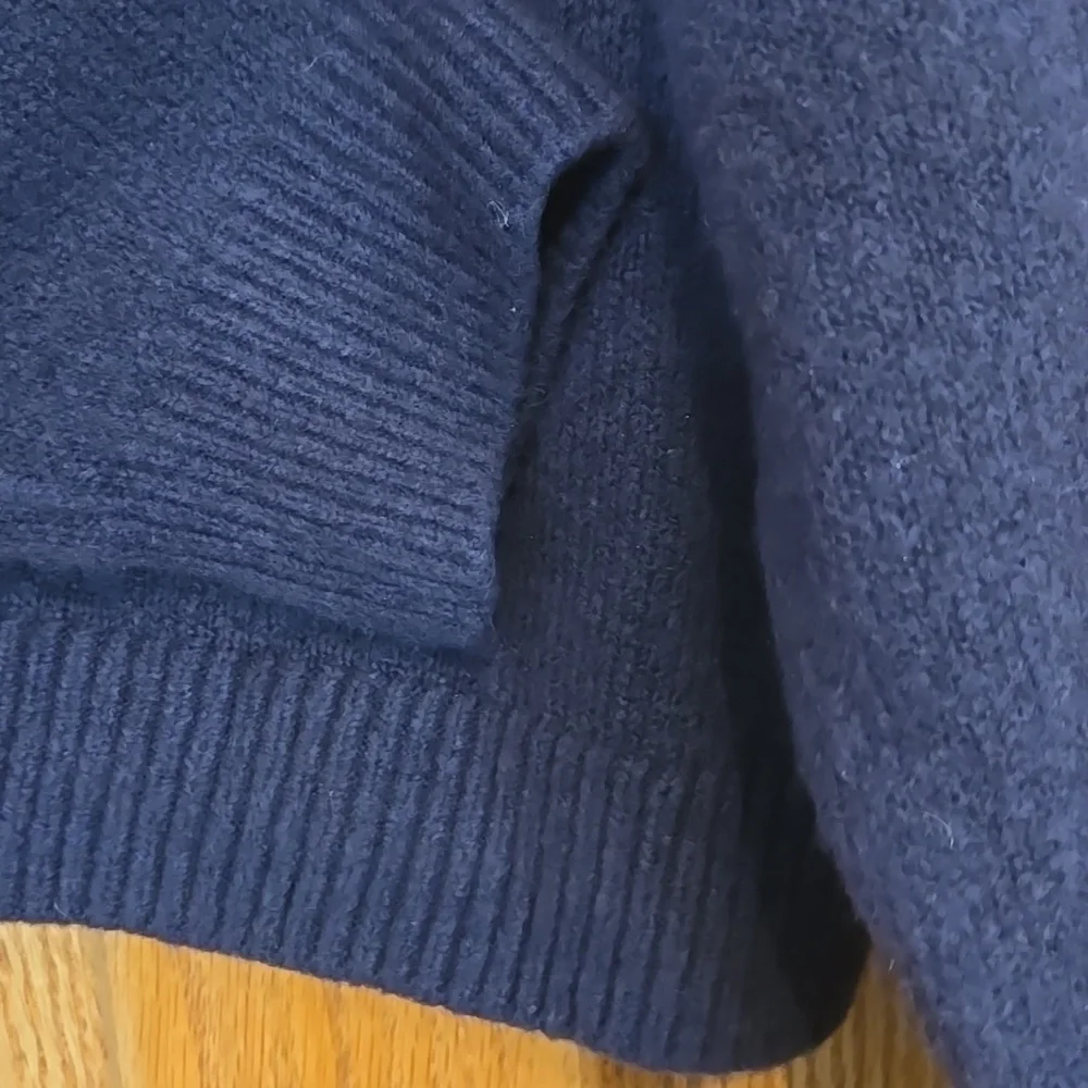 Open Edit  V-Neck Navy Sweater Relaxed Fit Long Sleeves size MEDIUM